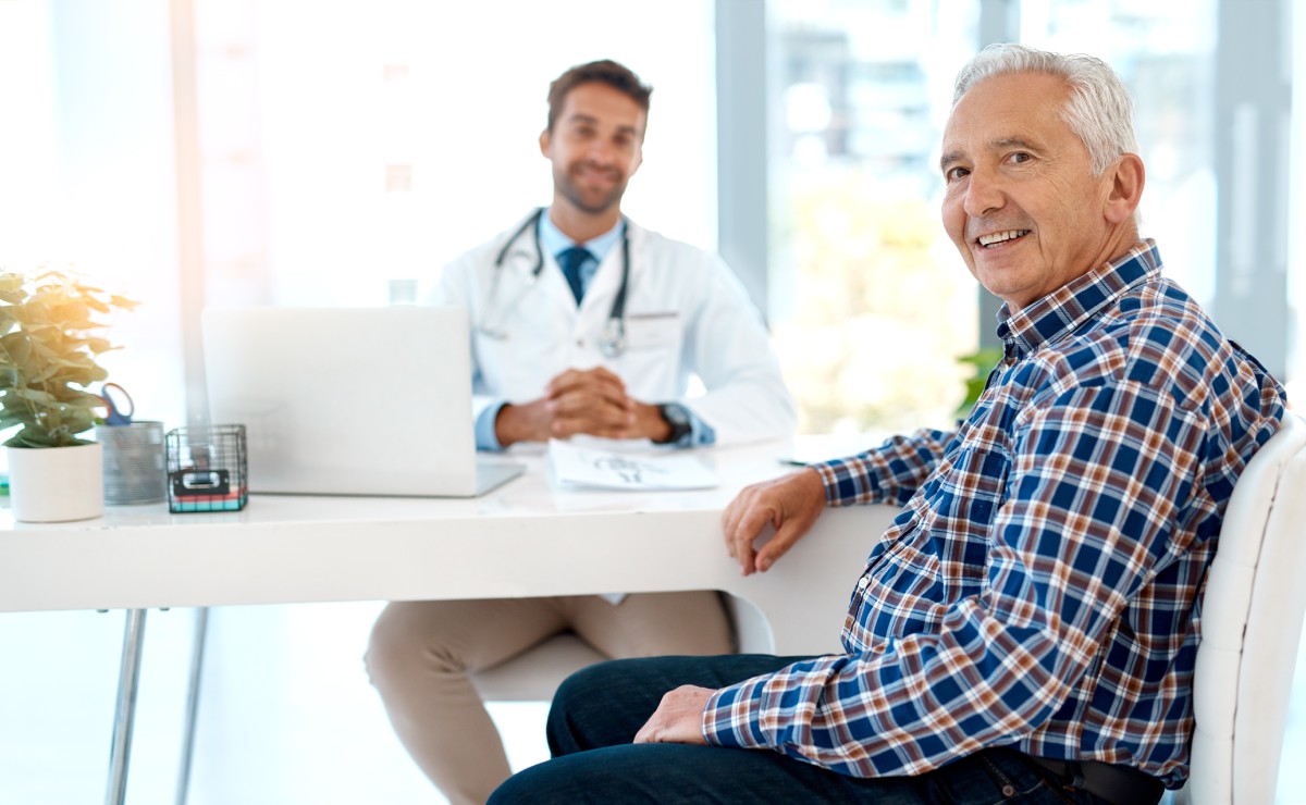 patient with her doctor